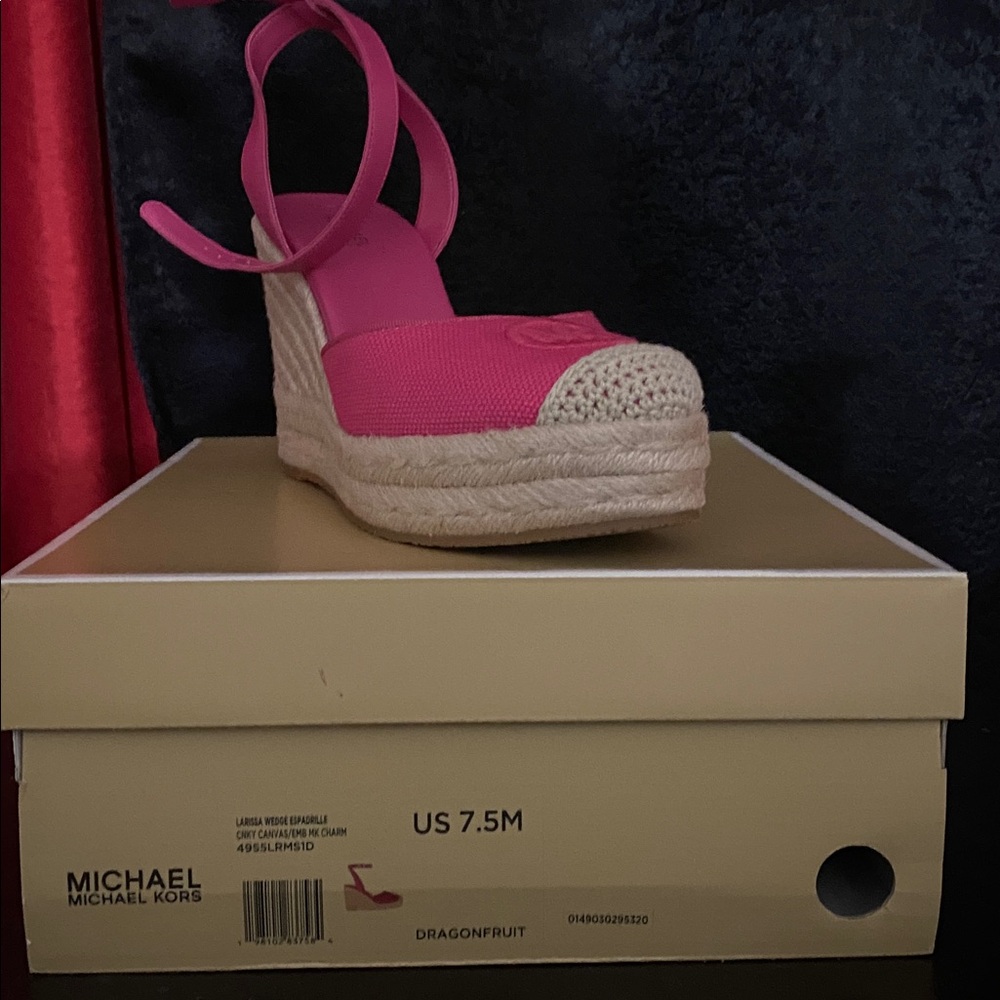 Mother’s Day’s sales ✨🔥🔥Michael Kors Fuchsia Espadrille Wedges